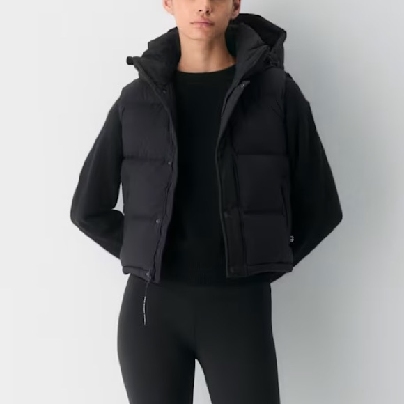 Aritzia Super Puff Shorty Vest in black LG - Picture 4 of 16